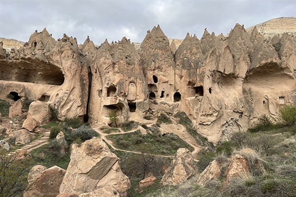 Unearthing Elegance: Why You Need a Travel Expert for Your Luxury Cappadocia Cave Hotel